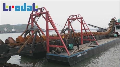 チェーンバケットラダーマイニング浚渫船
